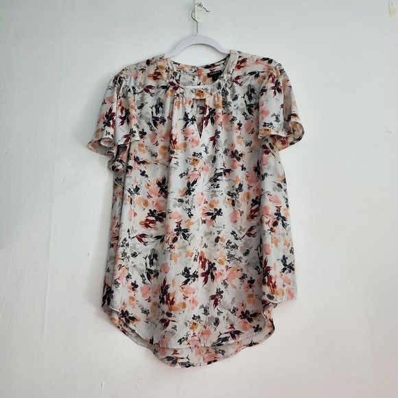 Torrid Georgette Keyhole Flutter Sleeve Blouse - Picture 3 of 10